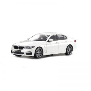 1:18 BMW 5 Series (G30) - Mineral White
