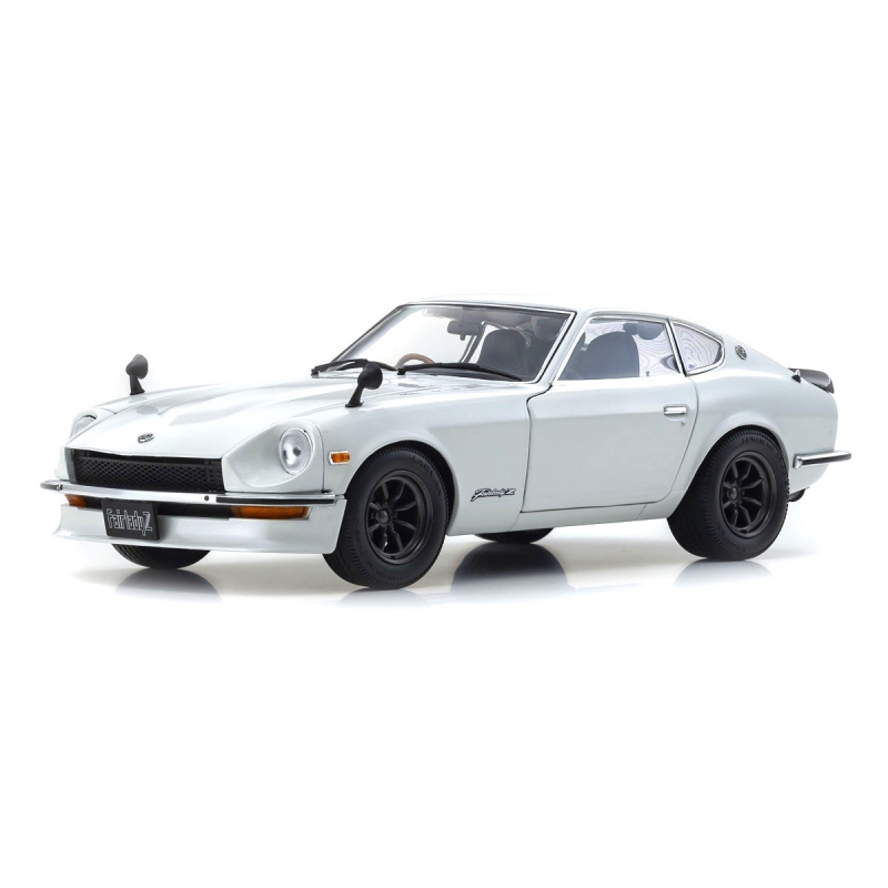 1:18 Nissan Fairlady Z-L (S30) - Pearl white - Model Car Kits 