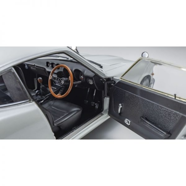 1:18 Nissan Fairlady Z-L (S30) - Pearl white