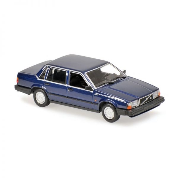 1:18 1986 Volvo 740 GL - Dark Blue Metallic